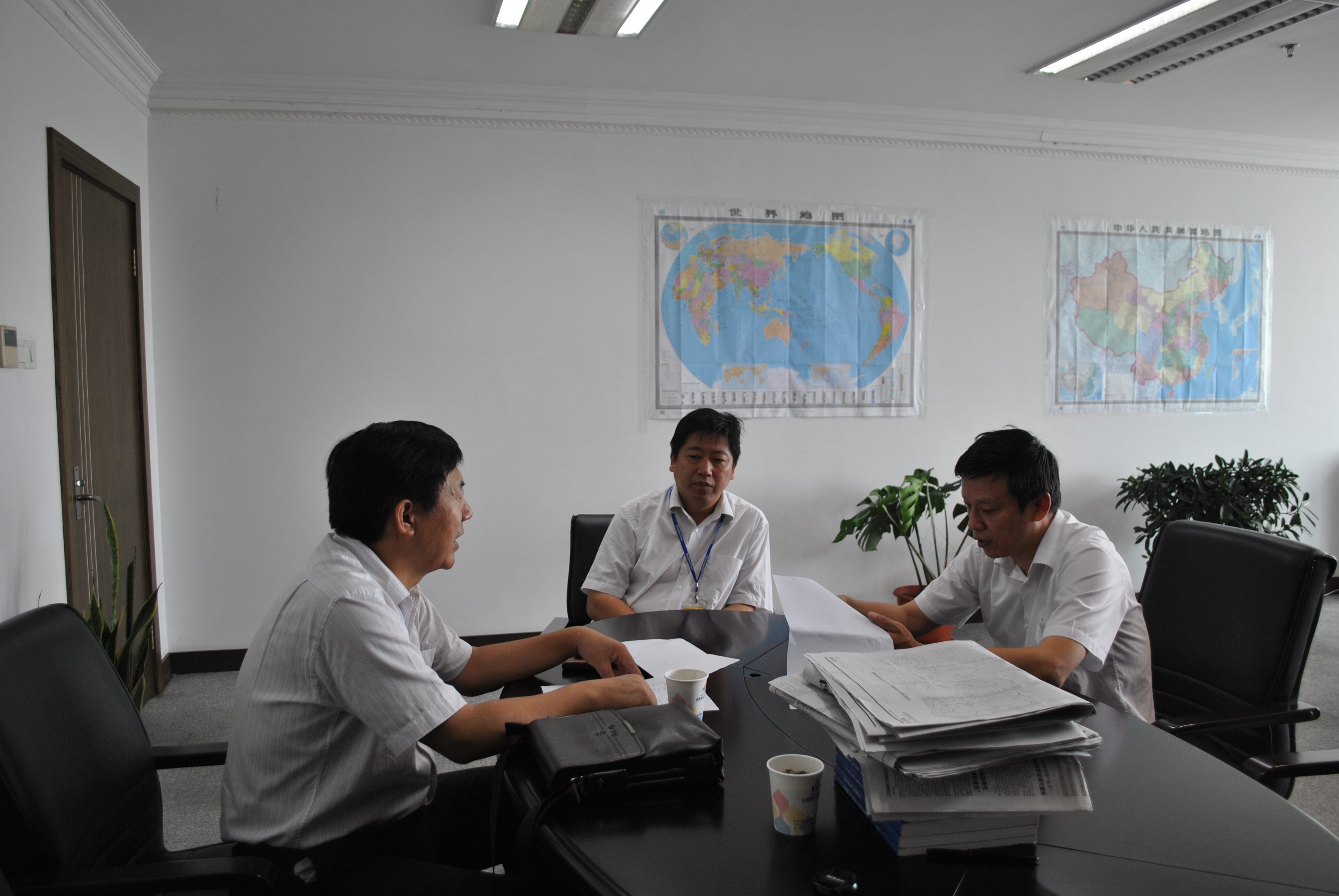 与中南集团副总经理袁水清商谈“专业带头人企业行”活动方案